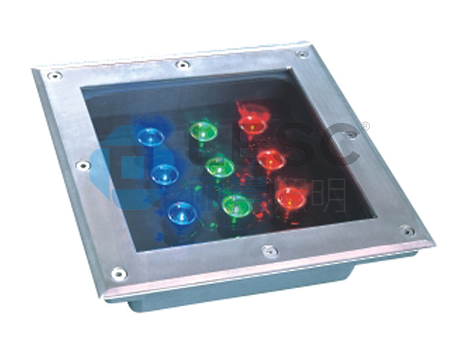 廣場(chǎng)上，宇泉燈飾地埋燈深受民眾喜愛(ài)