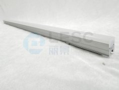 為什么線條燈硅膠燈罩?jǐn)D出時要噴油？